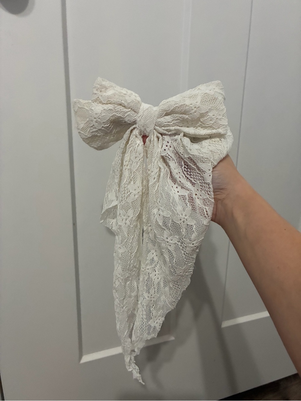 Brandy Melville Ivory Lace Bow Hair Scarf